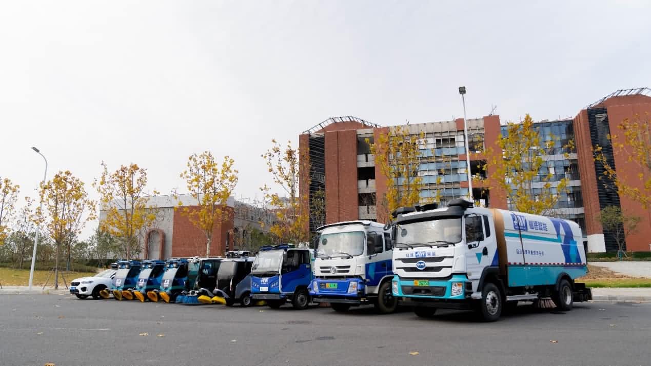 六分科技牵手仙途智能，，，，，厘米级高精度定位助力智能环卫清扫车“精智上岗”